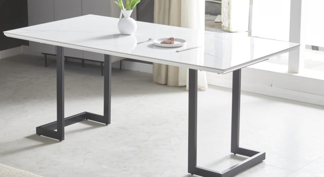 Table à manger – Plateau céramique effet pierre – Pieds noirs – 180 cm